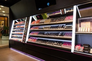 Merchandising of cosmetics
